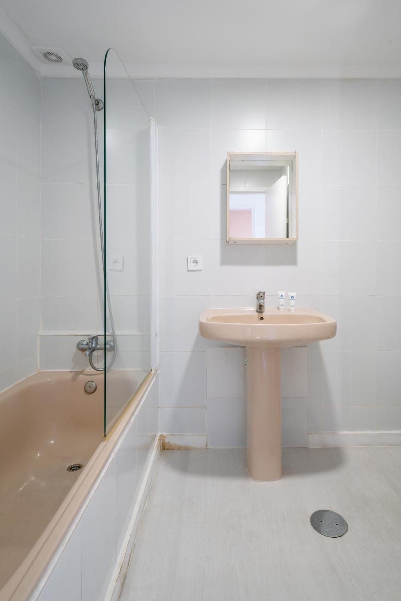 Host Wise - Large Flat W Terrace - Ace Location At Aliados * Oporto